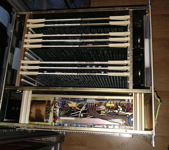 File:ND-100.843-CPU-crate top view.jpg