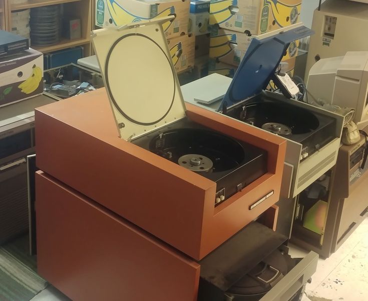 File:ND 514 Cabinet just arrived.jpg