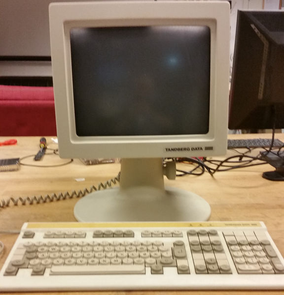 File:Tandberg TDV1200 front overview.jpg