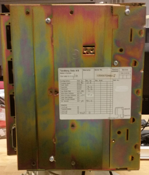 File:Tandberg TDV1200 back cover off.jpg