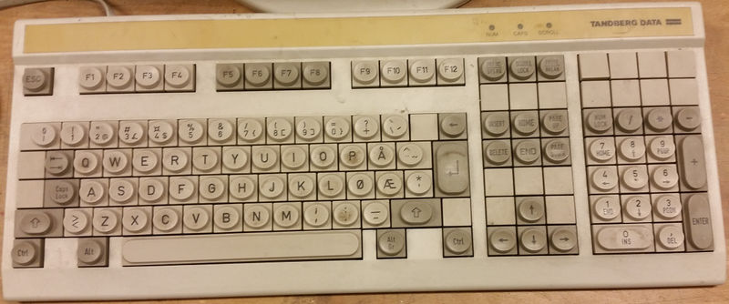 File:Tandberg TDV1200 keyboard.jpg